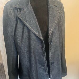 Woman's  dark  Denim Jacket, in stretchy fabric.